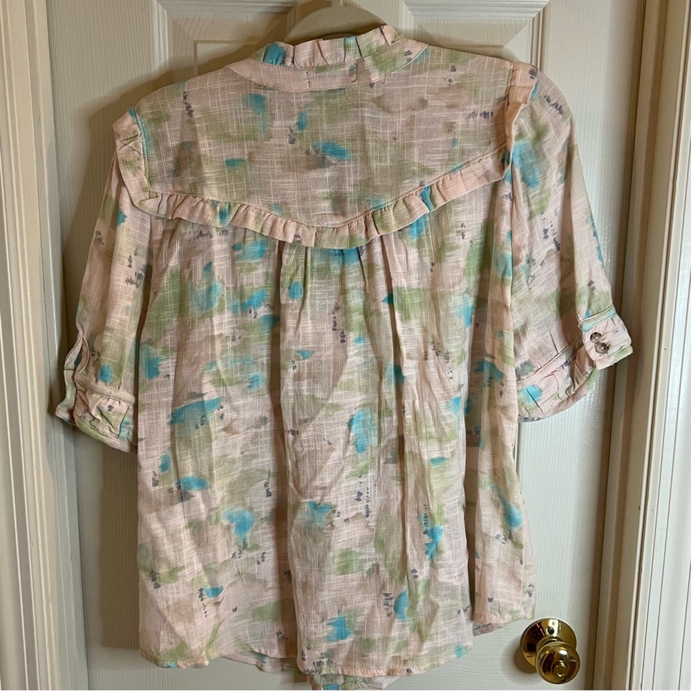 Democracy unique pattern and ruffle Top size M so cute!! - Picture 3 of 3